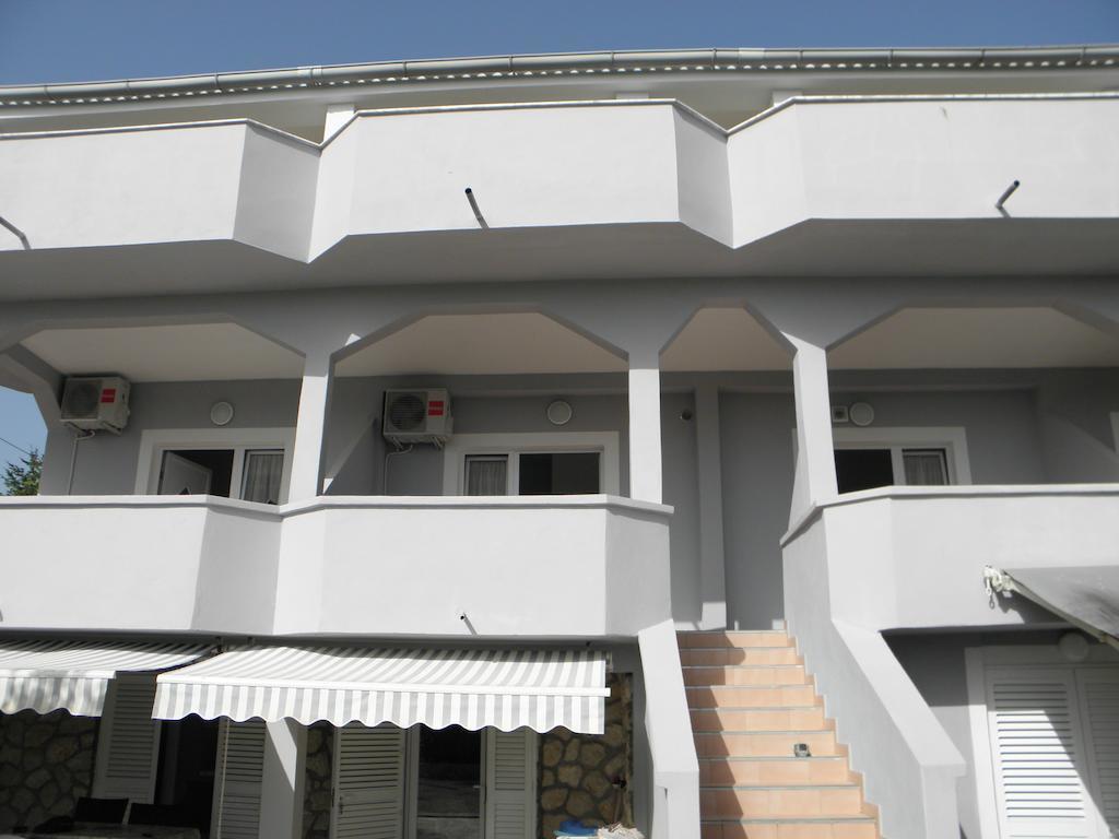 Apartments Babic Новаля Екстер'єр фото